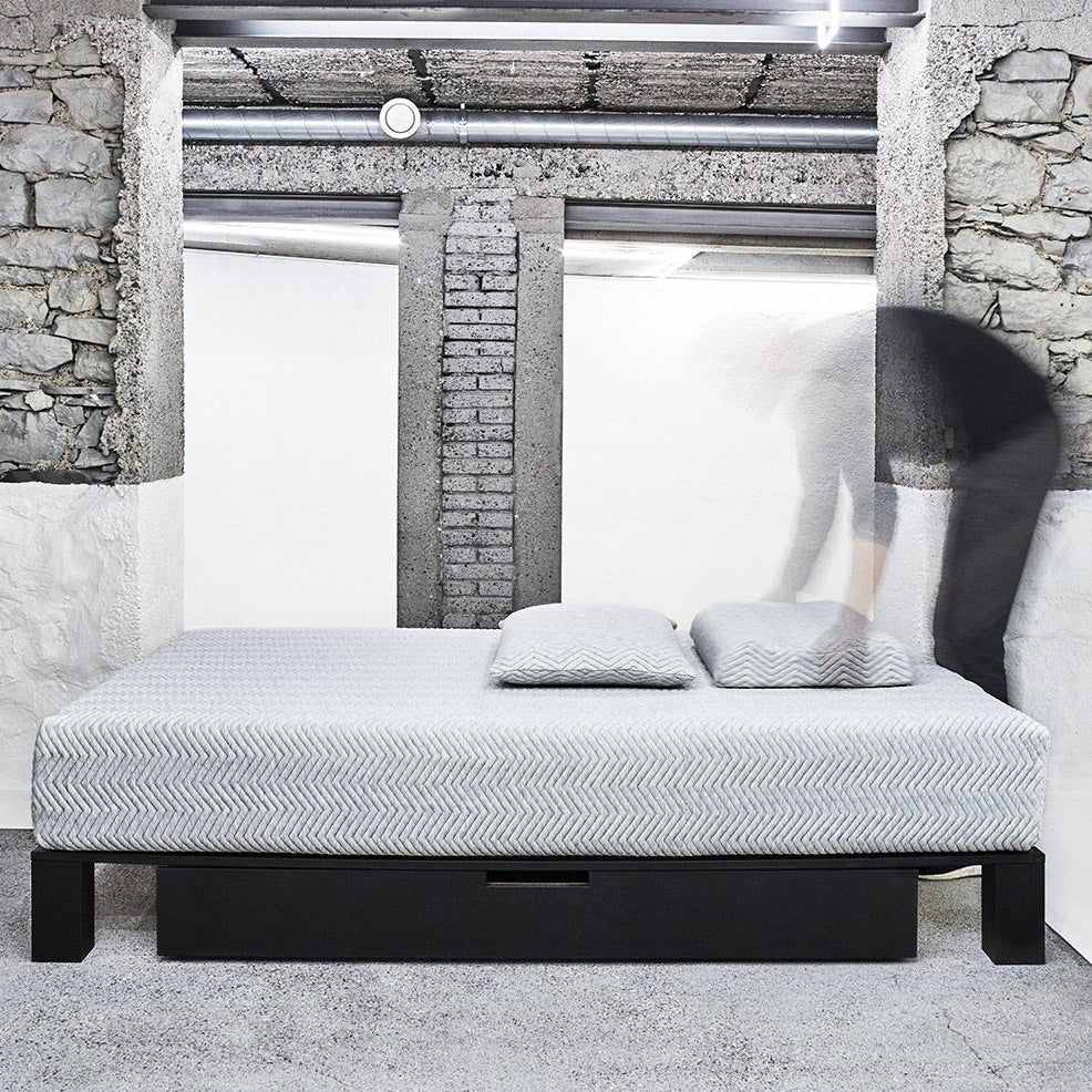 Ein Bett aus der ZigZagZurich Schlafkollektion