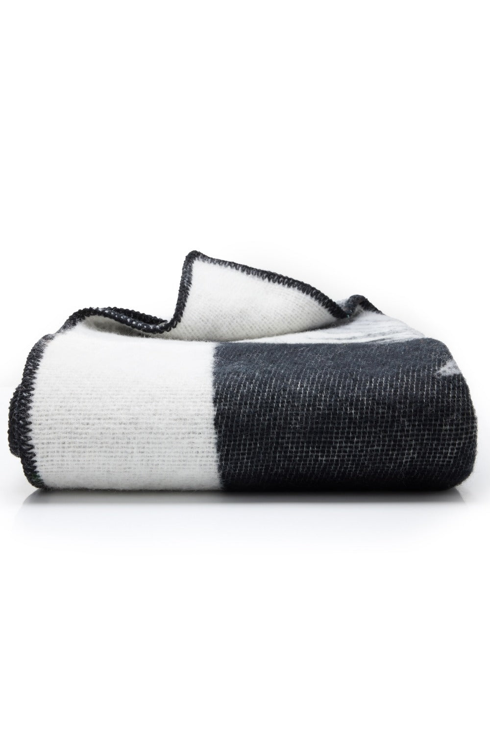 Wool Blanket “The Sound of Waves” by Justin Morin – ZigZagZurich